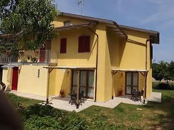 فندق مبيت وإفطار Il Pizzagiallo ماسا مارتانا