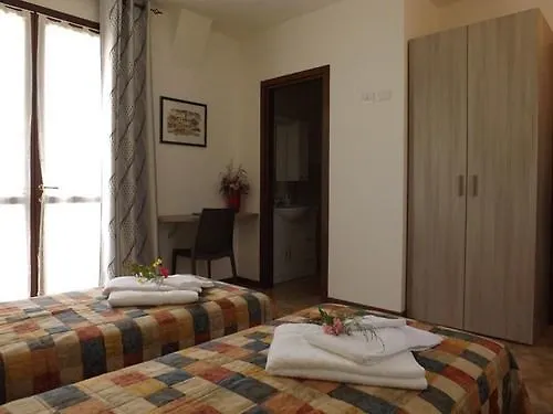 Il Pizzagiallo ماسا مارتانا